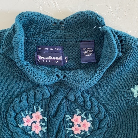 VINTAGE Weekend Edition Hand Knitted Green Floral Sweater - Picture 3 of 12